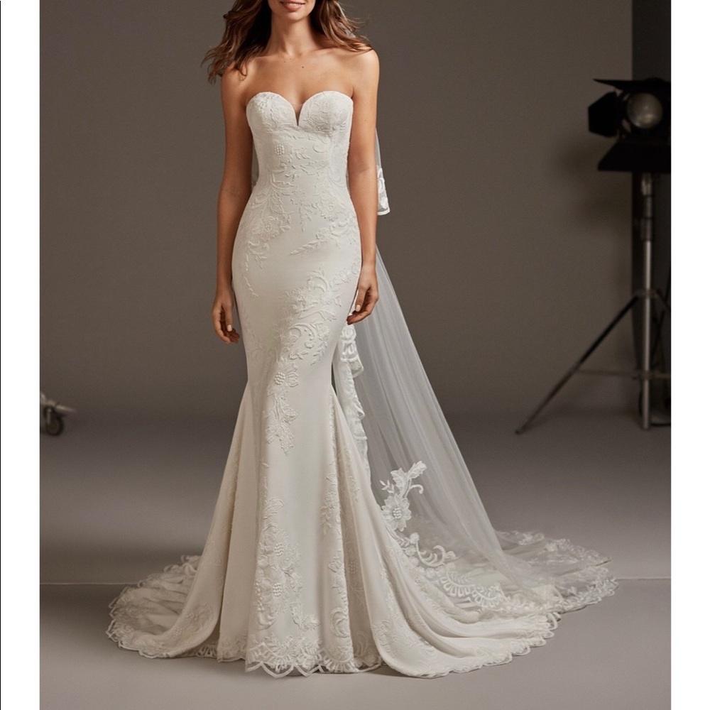 Pronovias Wedding dress Astrid.- champagne color